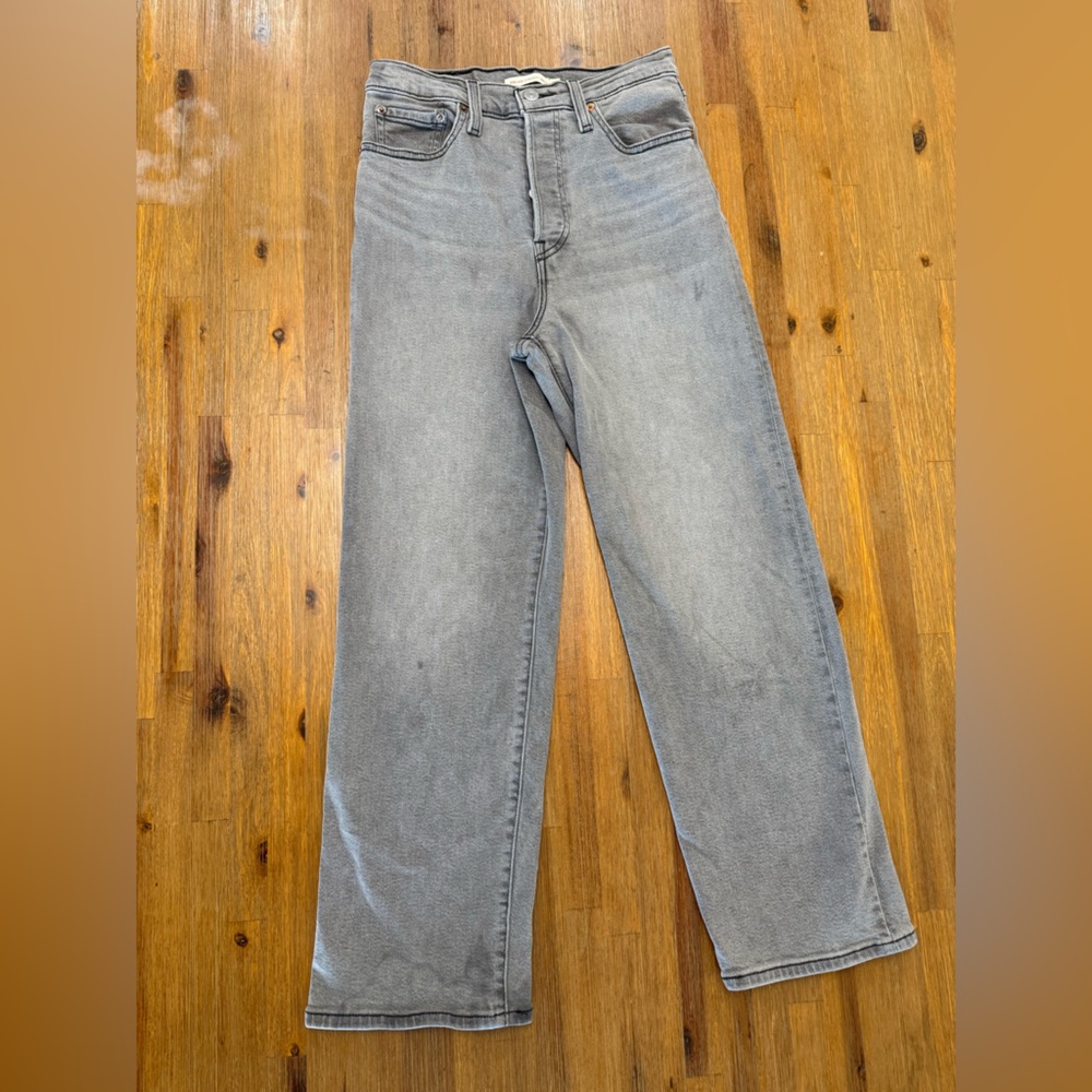 Levi’s Grey Ribcage Straight Ankle